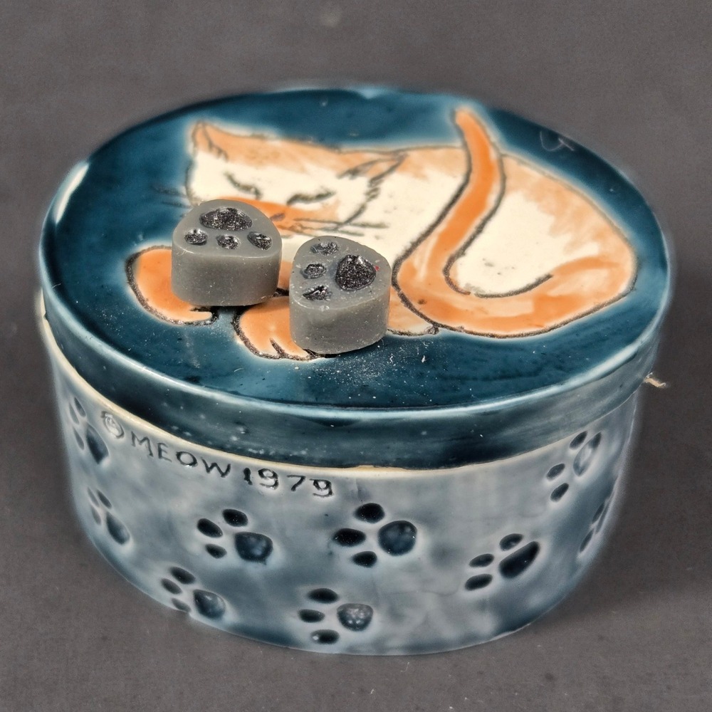 Vintage 1979 Meow Ceramic Cat Trinket Box Brooch Pin & Paw Earrings Jewelry Set - Picture 1 of 7